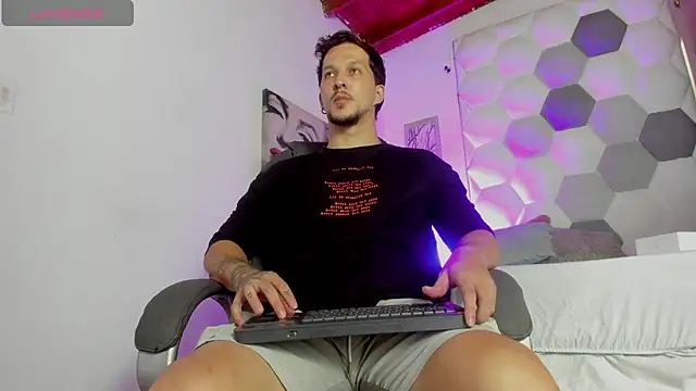 Show modela Max_Arias na web-kameri