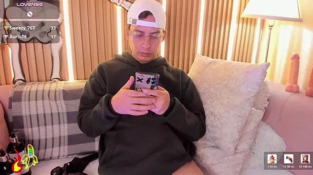 Jonath_1's Webcam Show