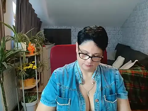 Newgirl4you Webcam show