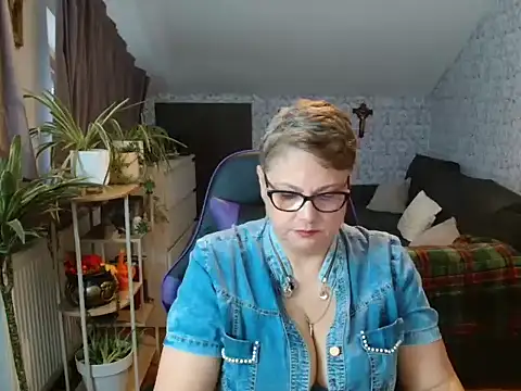 Newgirl4you Show in webcam