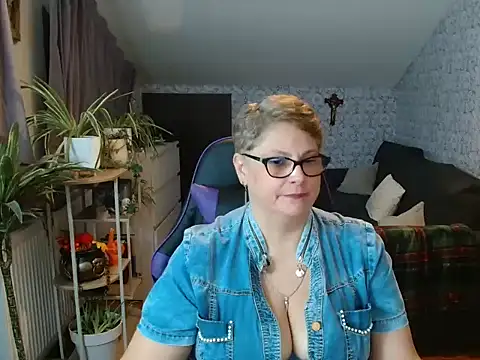 Newgirl4you webkamerás műsora