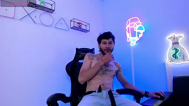 Adrian_Rouse webcam show