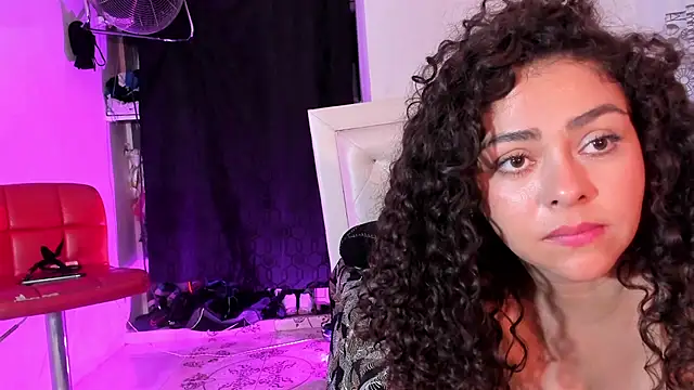 Show modela Alma_Royal na web-kameri