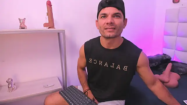 Esteban_Fox69: διαδικτυακό σόου στην κάμερα