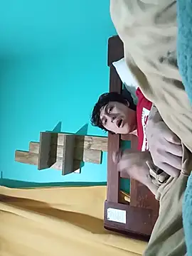 הופעת וובקאם של Javierxlthgh