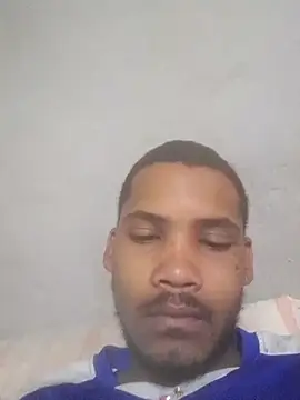 הופעת וובקאם של bighairydickk