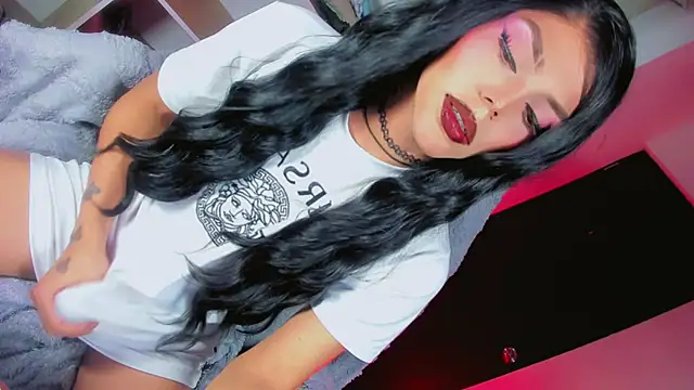 dark_kitty_xxx Show in webcam