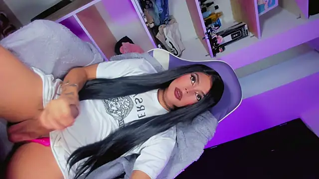 Show modela dark_kitty_xxx na web-kameri