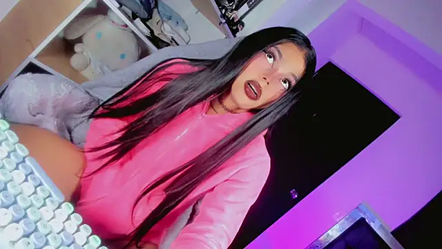 dark_kitty_xxx Adlı Modelin Web Kamerası Şovu