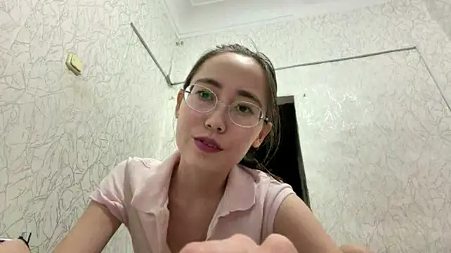 Show modela KusKus_Mya na web-kameri