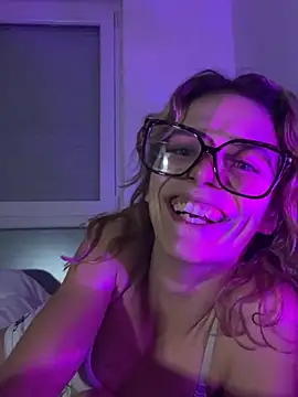 MissGoldieB's Live XXX Chat