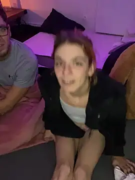 צ'אט XXX בשידור חי של MissGoldieB