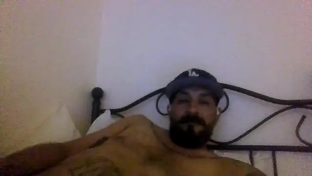Call_Me_Snacks: διαδικτυακό σόου στην κάμερα