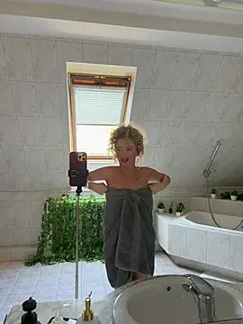 Show modela AlexaVee_ na web-kameri