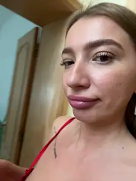 Show modela AlexaVee_ na web-kameri