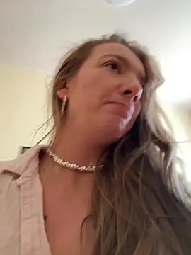 AlexaVee_ Show in webcam