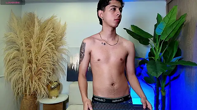 Show modela CGomez_ na web-kameri