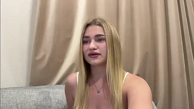 Show modela LynneKinn na web-kameri