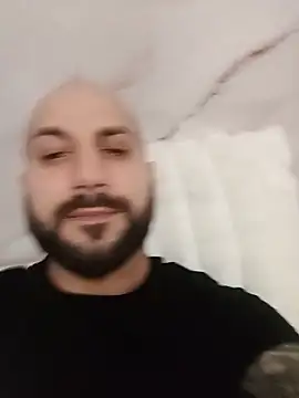 LorenzoCapone69: διαδικτυακό σόου στην κάμερα
