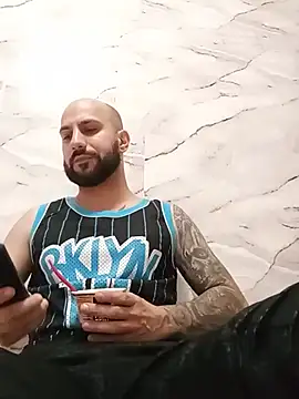 Show modela LorenzoCapone69 na web-kameri