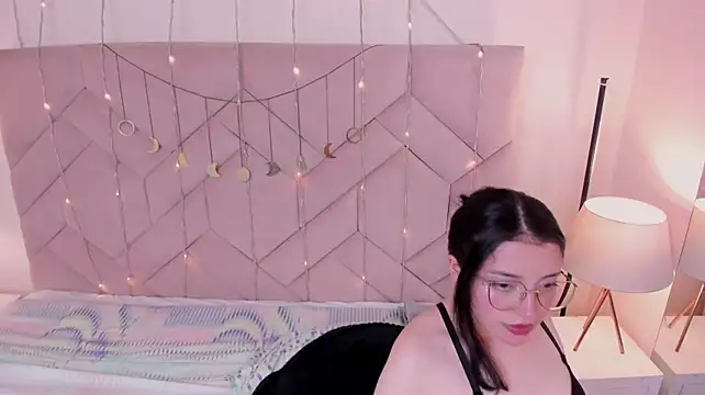 Nina_Thomps Chat XXX in diretta