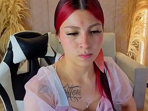 Chat +18 de HilaryThomson2 ao vivo