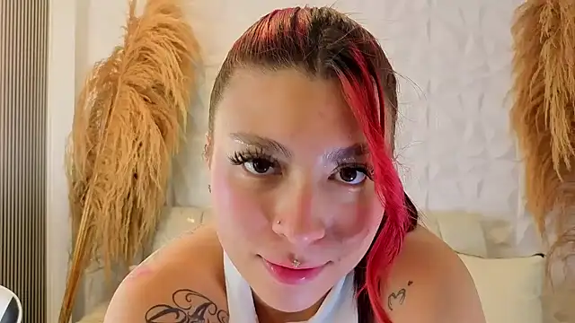 Chat +18 de HilaryThomson2 ao vivo