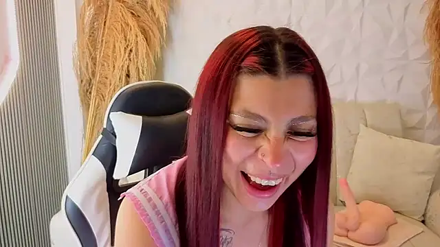 HilaryThomson2 라이브 XXX 채팅