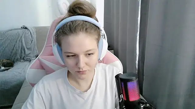 HelenMo0n's Webcam Show