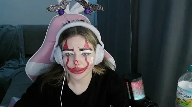 HelenMo0n's Webcam Show