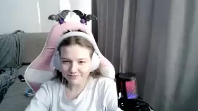 HelenMo0n's Webcam Show