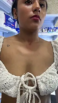 Chatroom XXX en direct de Mia_233_