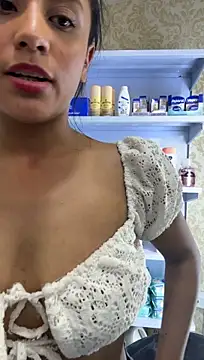 Mia_233_ Adlı Modelin Canlı XXX Sohbeti