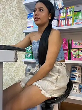 Pokazy przed kamerką – Mia_233_