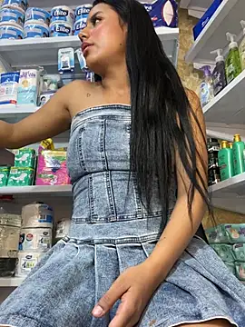 Mia_233_ Show in webcam