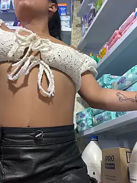 Chatroom XXX en direct de Mia_233_