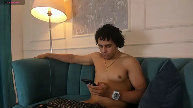 Adrian_voltt – webcam-show