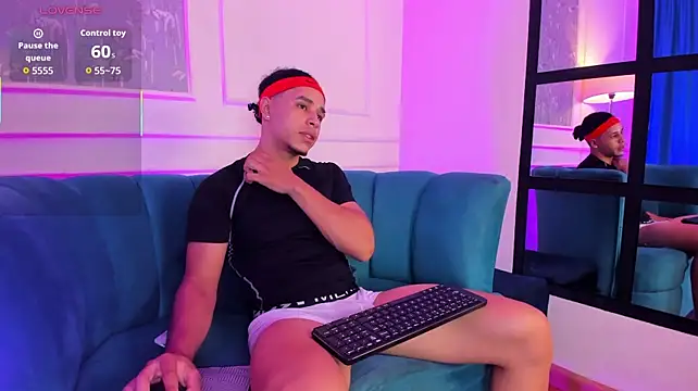 הופעת וובקאם של Adrian_voltt