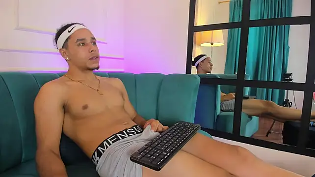 Adrian_voltt Webcam show