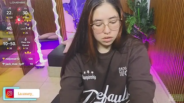 lauxury_tay1 Adlı Modelin Canlı XXX Sohbeti