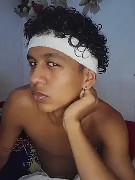 YourCaramelBoy webcam show