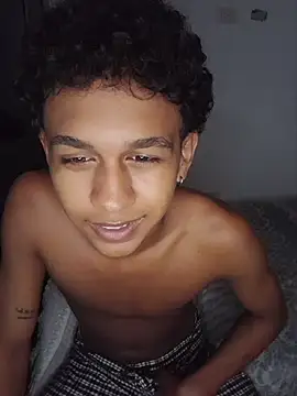 YourCaramelBoy webcam show