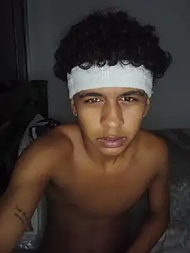 Show modela YourCaramelBoy na web-kameri