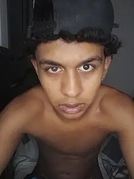 Show modela YourCaramelBoy na web-kameri