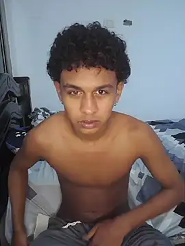 Show modela YourCaramelBoy na web-kameri