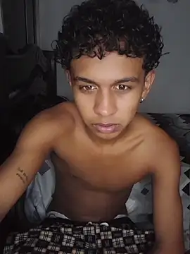 YourCaramelBoy Show in webcam