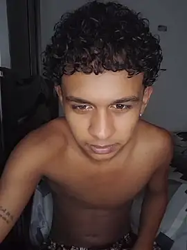 YourCaramelBoy Шоу с уебкамера