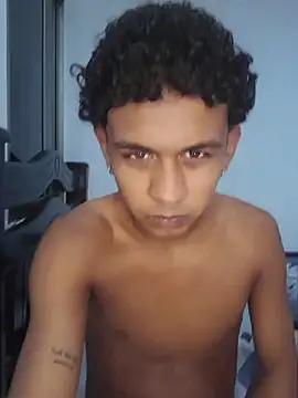 Show modela YourCaramelBoy na web-kameri
