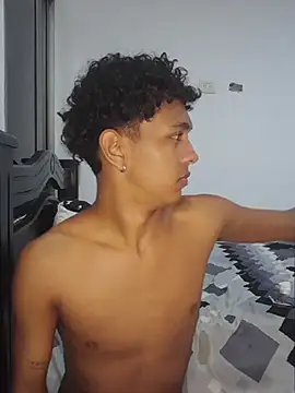 YourCaramelBoy: διαδικτυακό σόου στην κάμερα