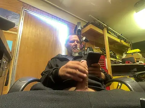 Pokazy przed kamerką – CanadianChris1007